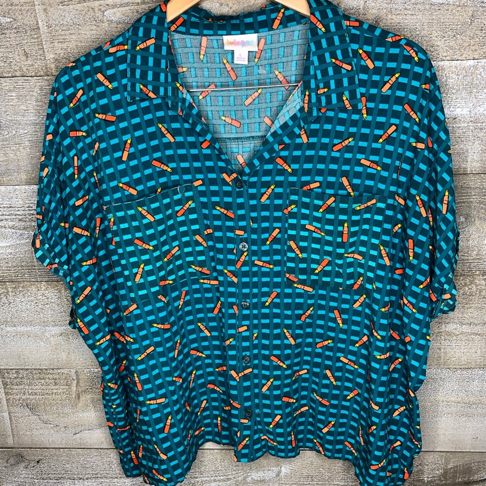 Lularoe blue large rayon lipstick print button down shirt
